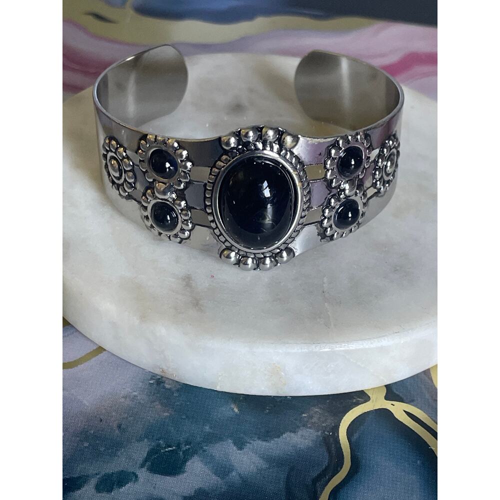 Skull unisex goth punk cuff bracelet